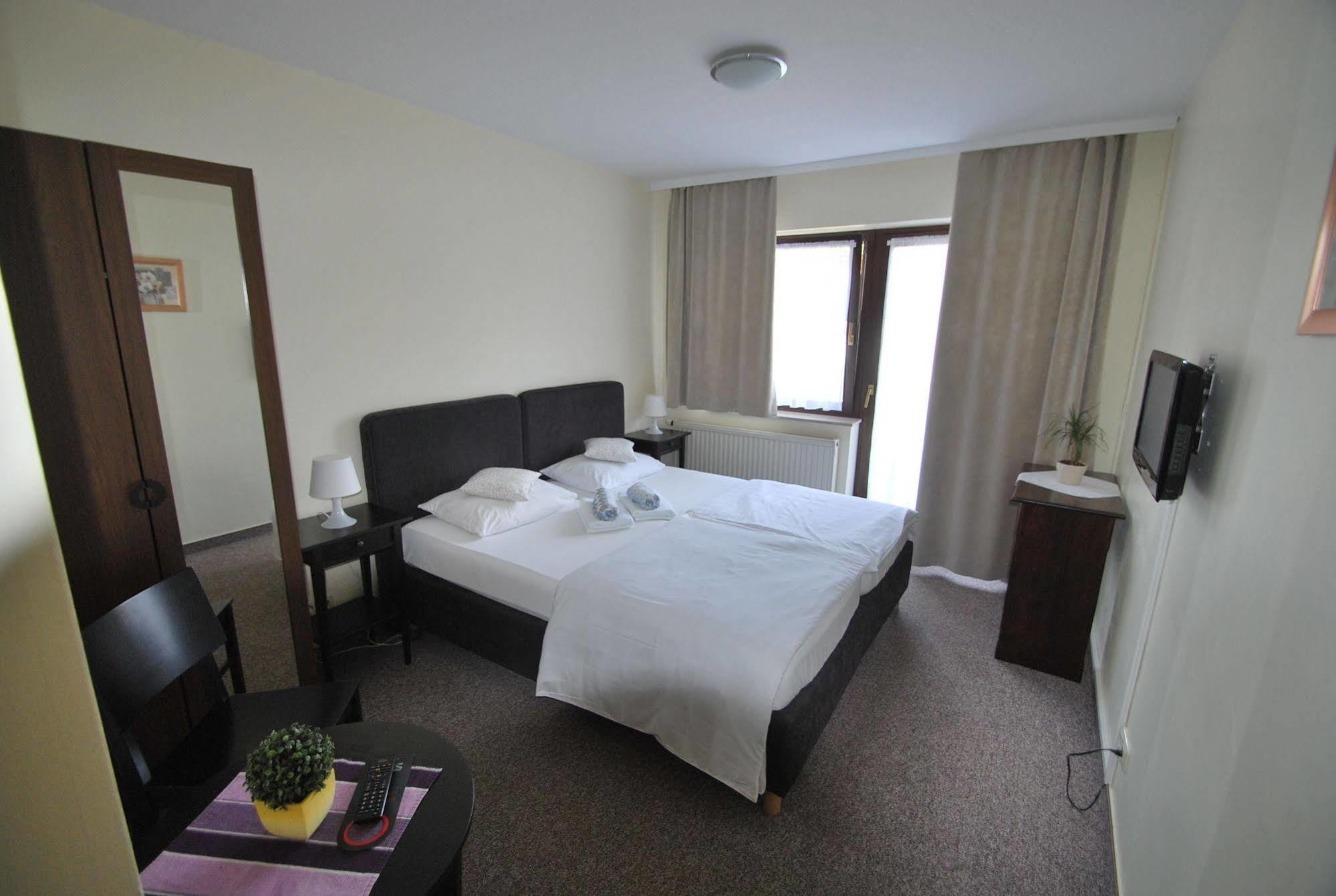 Hotel Gasthof Am Waldeck Oberthulba Екстер'єр фото